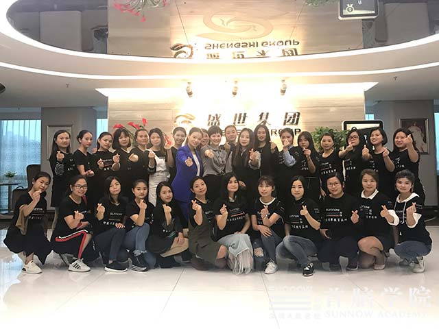 首腦學院攜手大企，強聯(lián)手拓平臺，把握機遇我們要做夢想的主人！