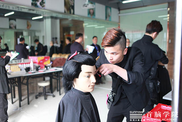 首腦學(xué)院再擔(dān)重任，成功舉辦第45屆世界技能大賽深圳市選拔賽美容、美發(fā)大賽