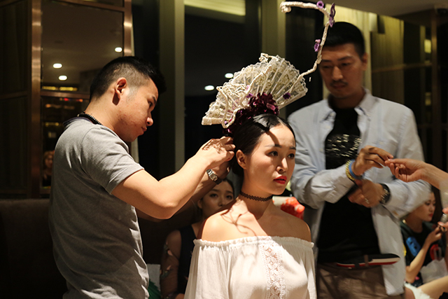 首腦助力希爾頓浮華派對(duì)