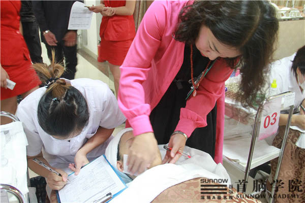 首腦學(xué)院寶安校區(qū)學(xué)子全力赴考“一試三證”