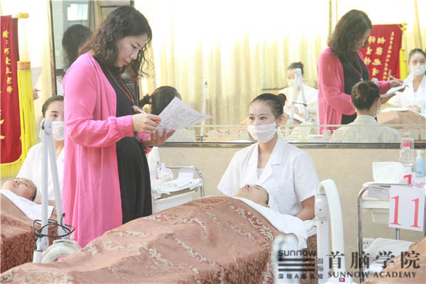 首腦學(xué)院寶安校區(qū)學(xué)子全力赴考“一試三證”