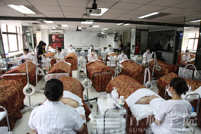 一試三證高級美容師師資暨考評員考試