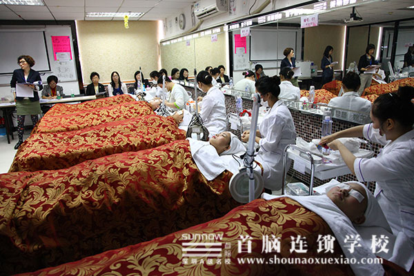 美容師“一試三證”首腦考場(chǎng)