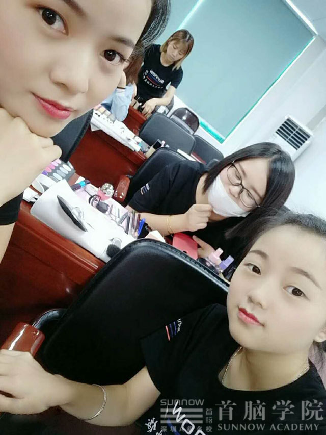 首腦學(xué)院受邀沙井街道民生社區(qū)“提靚計(jì)劃-幸福家庭女性形象力提升”活動(dòng)