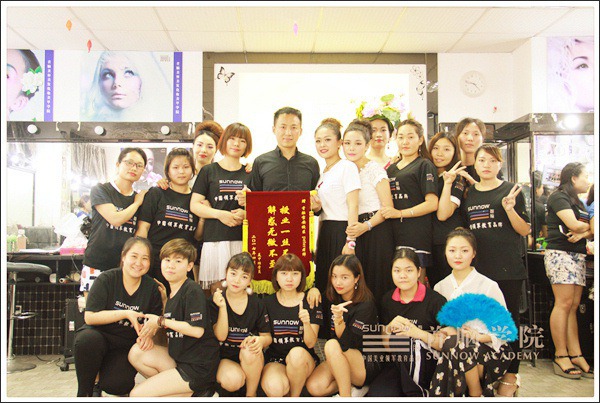 美甲班莘莘學子的畢業(yè)季