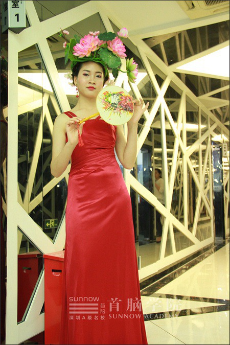 美甲班莘莘學子的畢業(yè)季