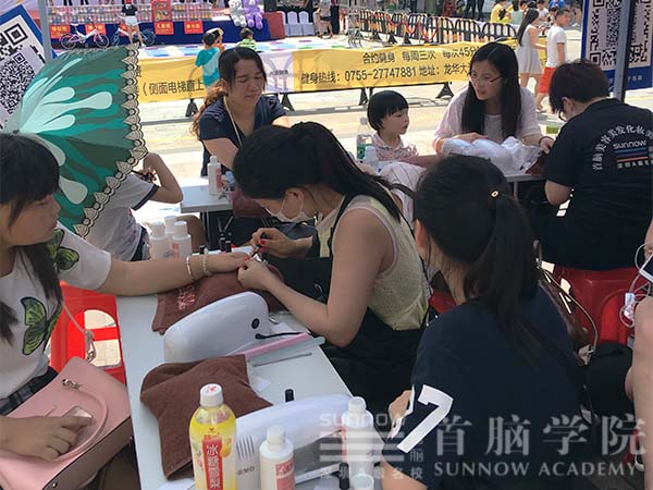 首腦學(xué)院龍華校區(qū)義工隊