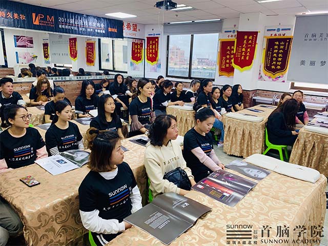 新手要如何學(xué)美容