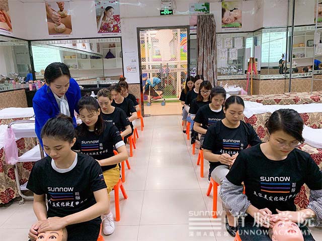 美容培訓(xùn)學(xué)校