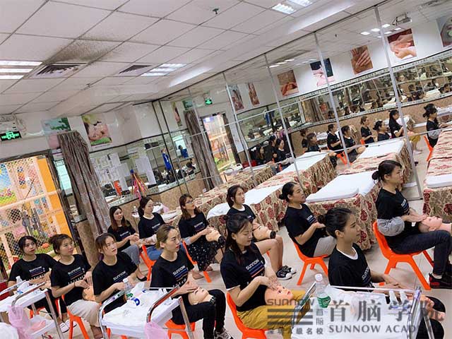 美容培訓(xùn)學(xué)校