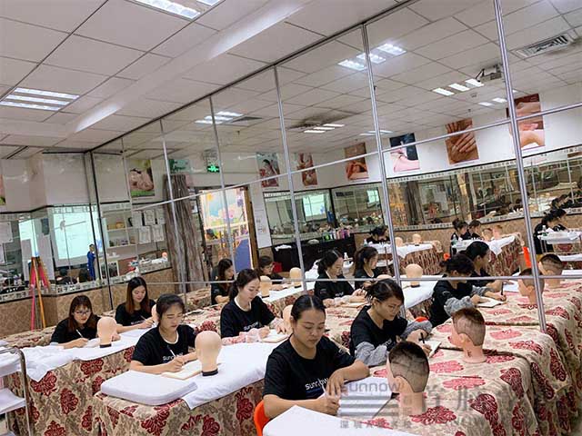 美容培訓(xùn)學(xué)校