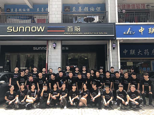 美容美發(fā)培訓班合影