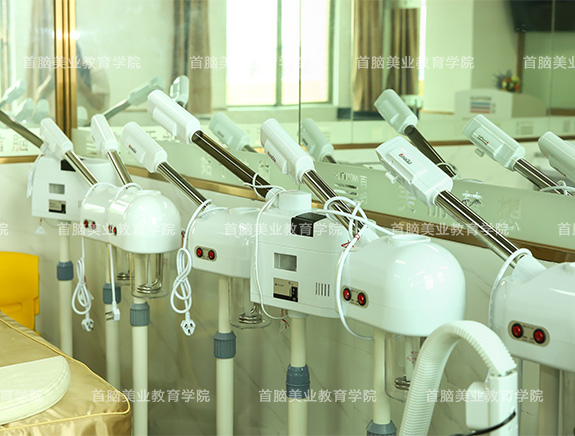 美容學(xué)校美容儀器