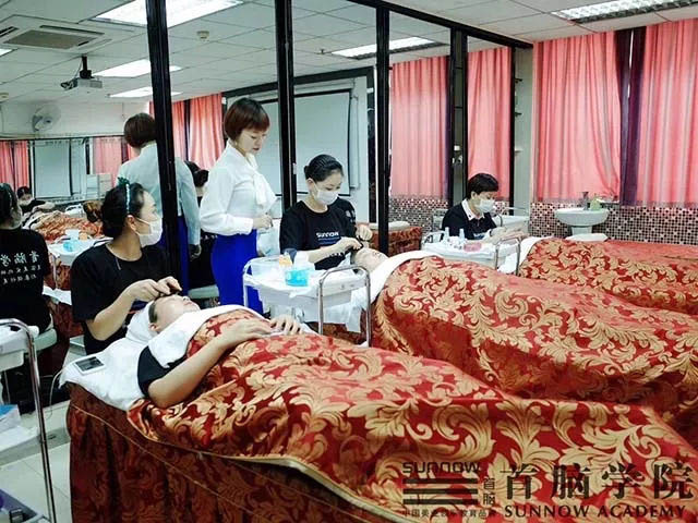 在美容學(xué)校學(xué)完？美容師可以做什么工作