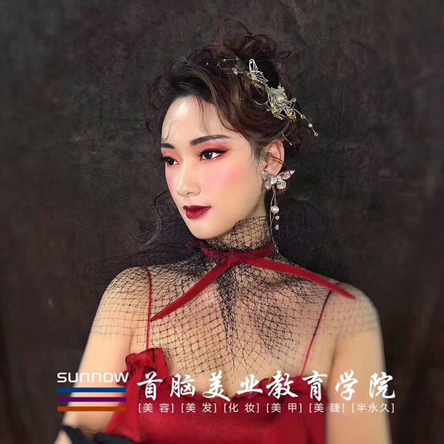 從零基礎(chǔ)開始學化妝