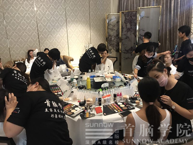 從零基礎(chǔ)開始學化妝