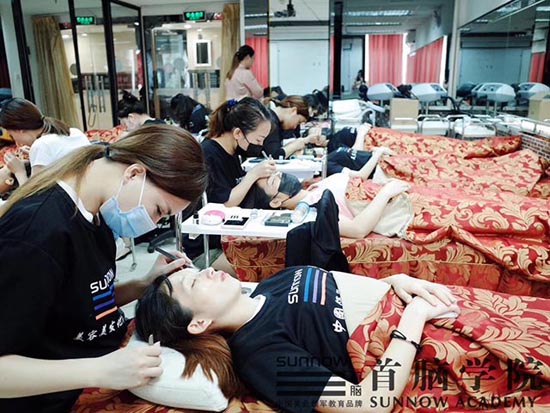 美容師工資一般多少錢