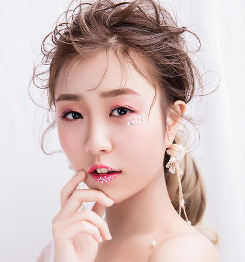 深圳學(xué)化妝的學(xué)費(fèi)一般多少錢