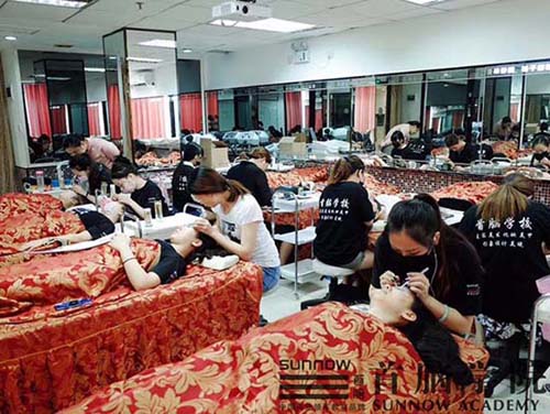 深圳美容化妝培訓(xùn)學(xué)校哪家好