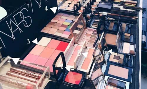 如何選擇一家化妝學(xué)校學(xué)