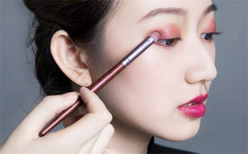 初步學(xué)化妝的基礎(chǔ)知識