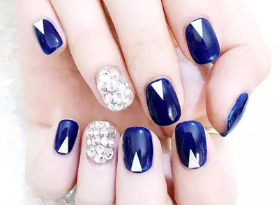 學美甲去店里還是學校好