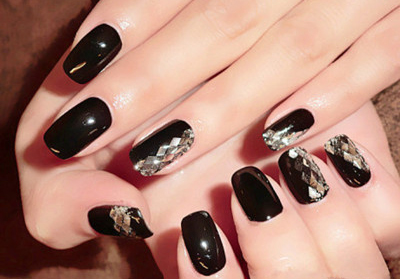 學美甲去店里還是學校好