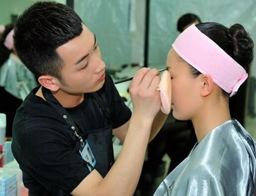 男生選擇學(xué)化妝好找工作嗎