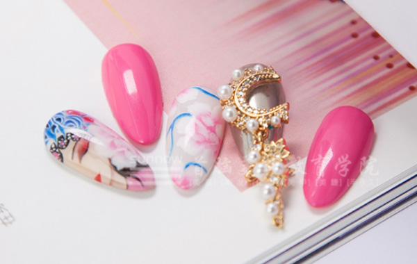 深圳學美甲去那個學校好