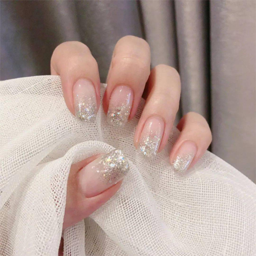 學(xué)美甲去店里學(xué)好