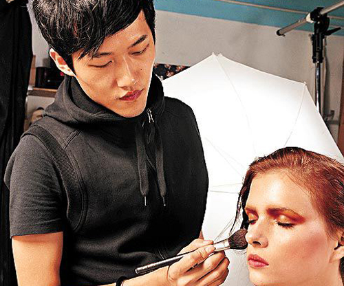 2021年男生可以學化妝