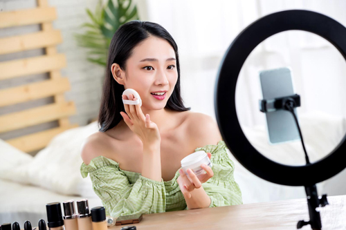 化妝培訓(xùn)班要多少錢