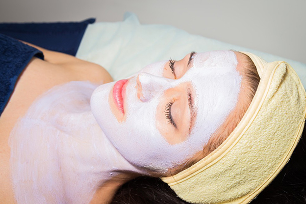 深圳美容學(xué)校要多少錢一個月