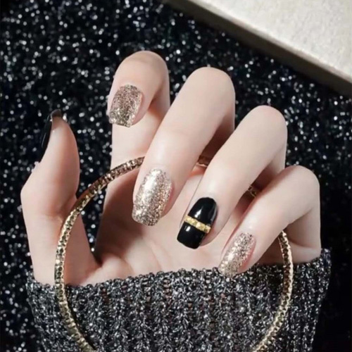 2022年學(xué)美甲多錢