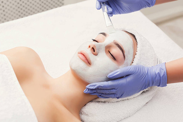 2023年美容培訓(xùn)學(xué)校學(xué)費大概多少？