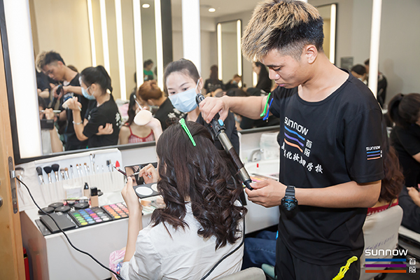 深圳首腦美發(fā)學(xué)校地址