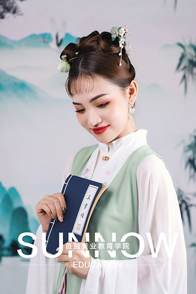 化妝學校學費多少錢？化妝學校正規(guī)學校學費一覽表