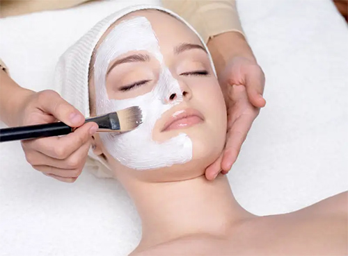 學(xué)美容是去實(shí)體店好還是學(xué)校好？