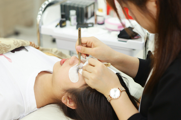 2023年美甲美睫紋繡培訓學校學費多少？