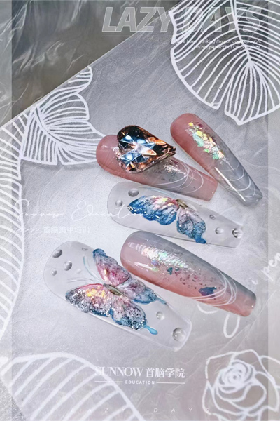 2023年學美甲是去實體店好還是學校好？