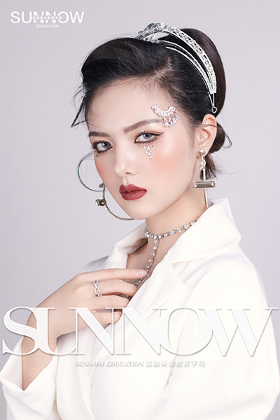 化妝培訓(xùn)哪家好一點(diǎn)？專業(yè)化妝培訓(xùn)哪家好？