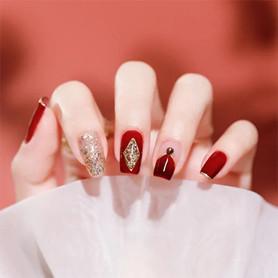 暑假學(xué)美甲能學(xué)好么？要去哪所美甲學(xué)校學(xué)美甲？