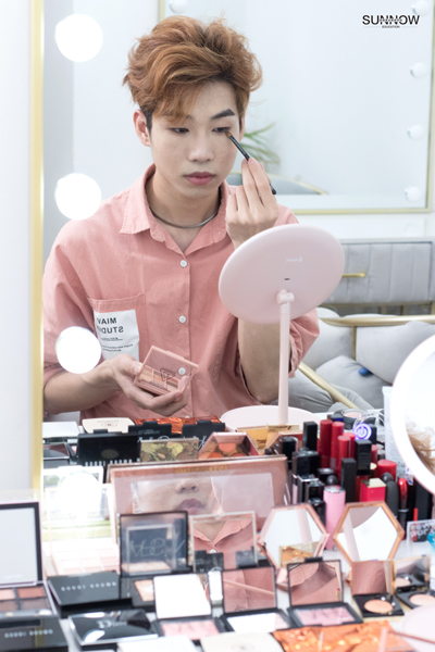 男生要去哪里學(xué)化妝？男生可以學(xué)化妝么？