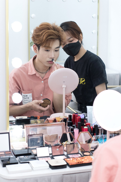 男生要去哪里學(xué)化妝？男生可以學(xué)化妝么？