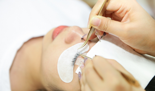 正規(guī)的美甲美睫學(xué)校？美甲美睫培訓(xùn)學(xué)校哪家排名第一？