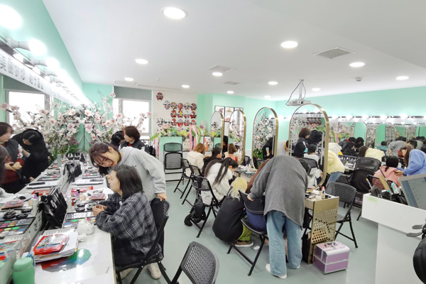 長沙首腦化妝學(xué)校好不好