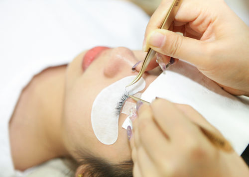 美甲美睫紋繡培訓(xùn)學(xué)校學(xué)費(fèi)多少在哪報(bào)名？