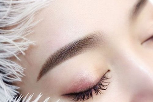 深圳首腦學(xué)紋繡多少錢？首腦半永久紋繡學(xué)校？