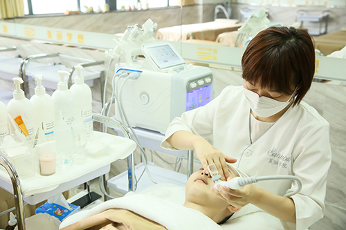 美容美發(fā)培訓(xùn)學(xué)校哪個(gè)好