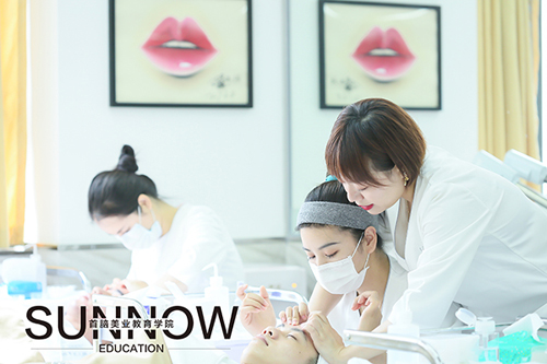 深圳首腦美容美發(fā)化妝學(xué)校